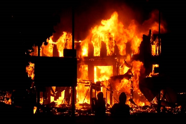 TRAGEDY In Imo Community, Youths Burn Hotel Over Alleged Killing