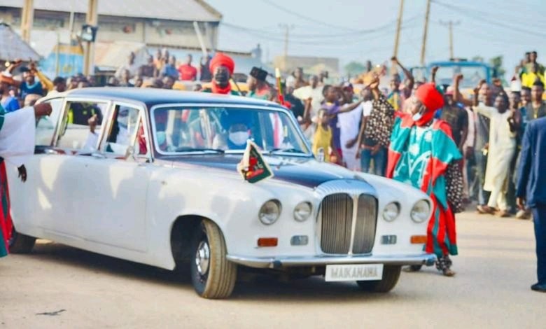 UPDATE: Deposed Emir Bayero Returns To Kano Despite Sanusi Presence In Palace [VIDEO]